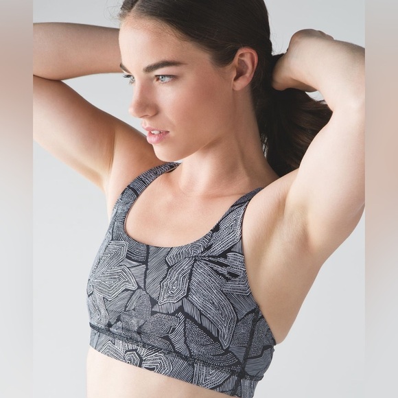 Lululemon Energy Sports Bra Women's Size 4 US White‎ Black Patterned Stretch - Picture 3 of 11